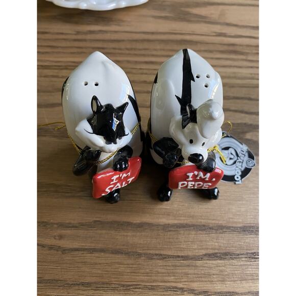 Vintage Looney Tunes Pepe Le Pew Penelope Skunk Warner Bros Salt Pepper Shakers - Picture 2 of 7